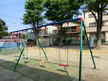 周辺環境　前川南公園（710m）