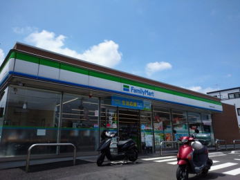 周辺環境　ファミリーマート  前川４丁目店　　（400m）