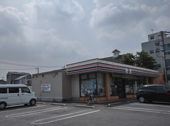 周辺環境　セブンイレブン　前川１丁目店（500m）