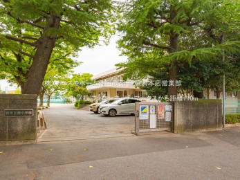 周辺環境　蕨市立西小学校（710m）
