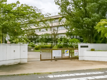 周辺環境　蕨市立第二中学校（350m）
