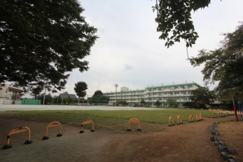周辺環境　さいたま市立三室小学校（610m）