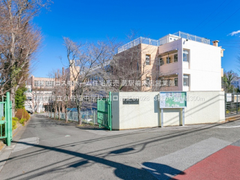 周辺環境　川口市立小谷場中学校（300m）