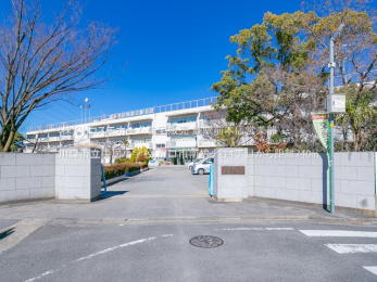 周辺環境　川口市立中居小学校（740m）