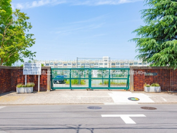 周辺環境　川口市立芝東中学校（540m）