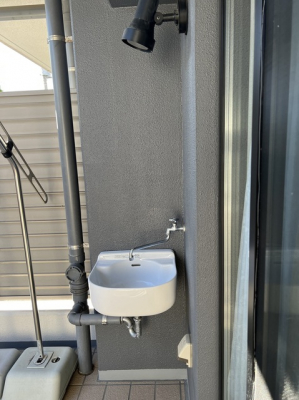 ���̑��@�e���X�ŃK�[�f�j���O���\�ł��B