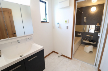 ʑEʏ@`{H̊ꌩw͂CyɂA`