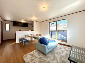 �����v������i���ώʐ^�j�@�`�k�c�j�`�E���d�l�E�@ ���₩�Ȍ��������A�S�n�悢���炬�����������郊�r���O�B���̊O�ɍL����X���݂ƒ��a���A�������Ɨ���鎞�Ԃ̒��ŁA���났�̂ЂƂƂ����߂��������ł� 