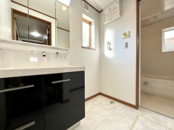 ���̑��@�`���ʉ��ώ��`�E���d�l�E�@ ���������ӂ���Ԃ́A�������ꂽ���m�g�[���݂̐����S�n�悭�A�����̐g�x�x�����₩�Ȏ��ԂւƗU���܂��B