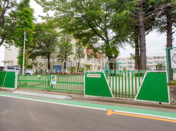 ���ӊ��@����s�����菬�w�Z�i300m�j