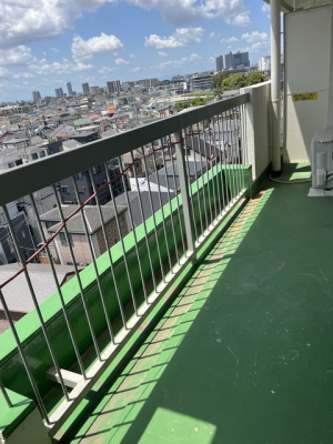 �o���R�j�[�@�J���I�ȋ�ƊX���݂���]�ł���A�S�n�悢���ƒ��]�����͂̃o���R�j�[�ł��B